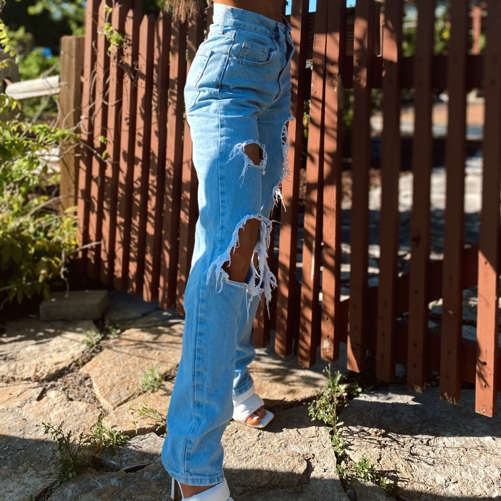 urban outfitters mom jeans